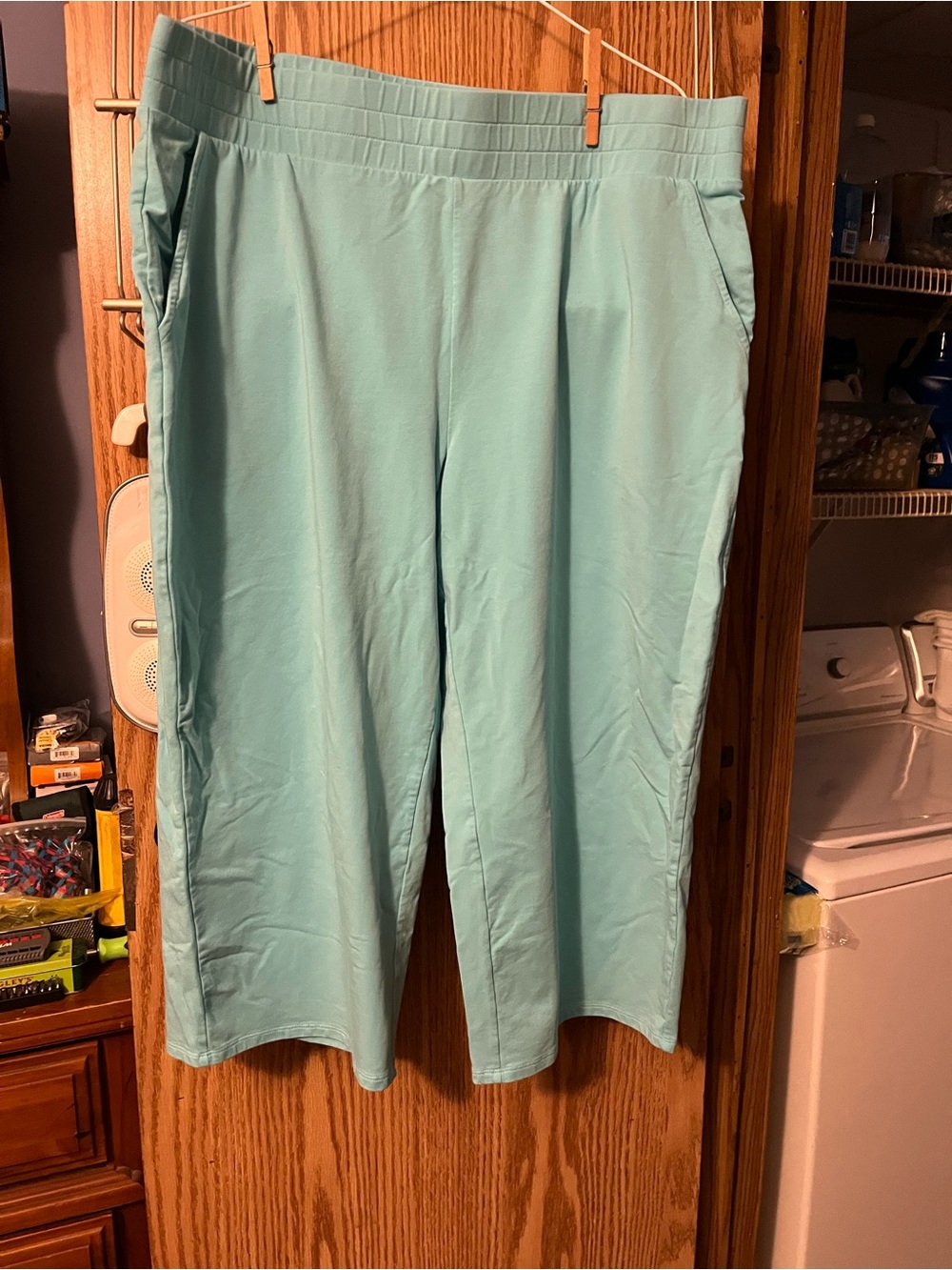 Women's Pull-On Capri Pants in Aqua Stretch